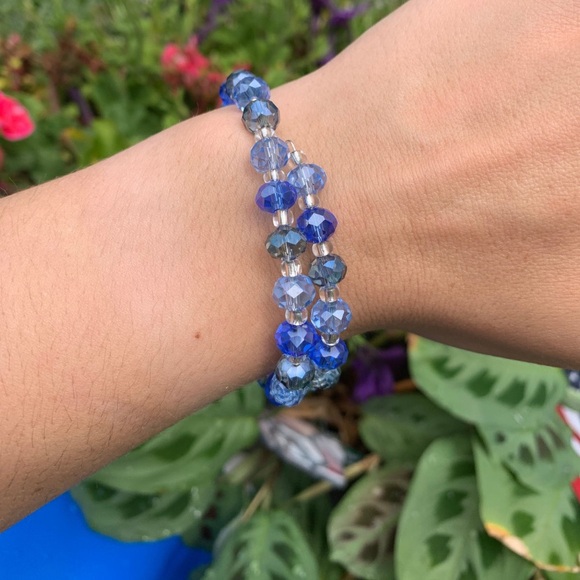 NWOT blue beaded bracelet with silver wire. - Picture 4 of 4